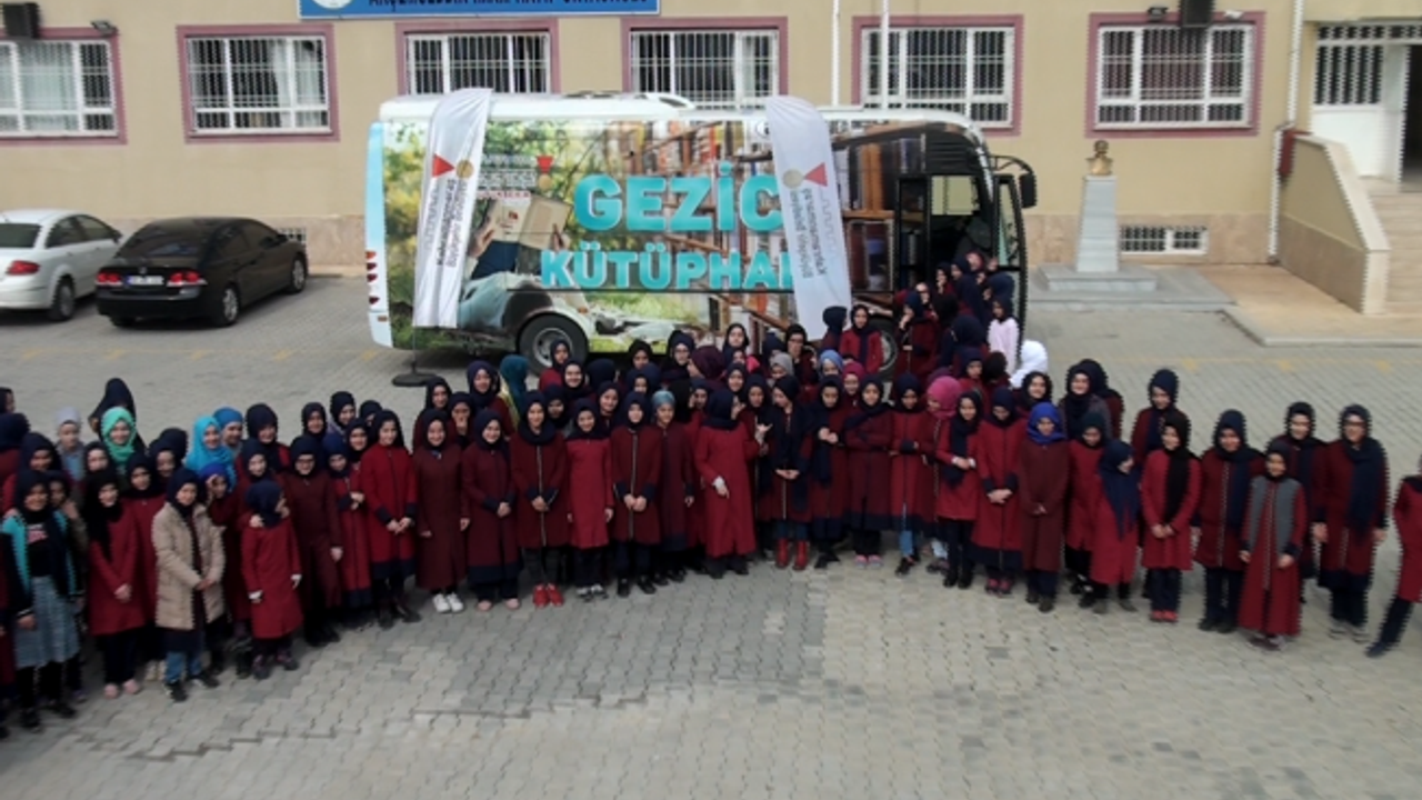 “Gezici Halk Kütüphanesi Akşemseddin İmam Hatip Ortaokulun’da”