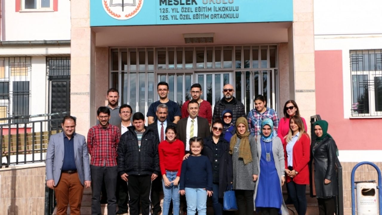 Engelli öğrencilerden "Beni fark et yeter" klipleri