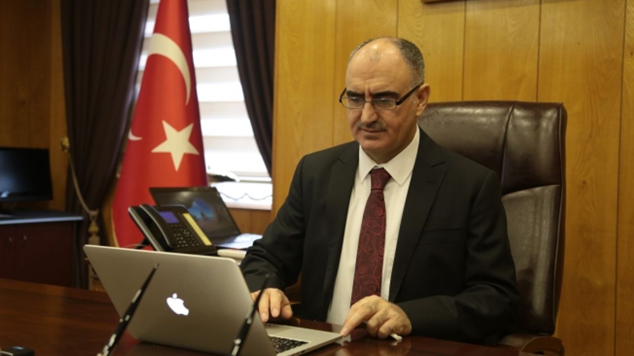 Kahramanmaraş Valisi Vahdettin Özkan Beğendiği Fotoğraflar İçin Oy Kullandı