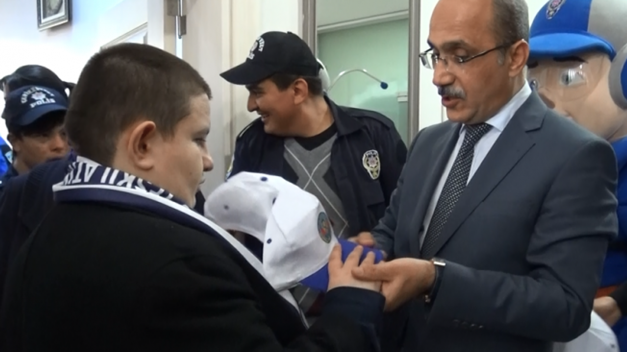 Polisler Engelli Öğrencilerle Bir Araya Geldi