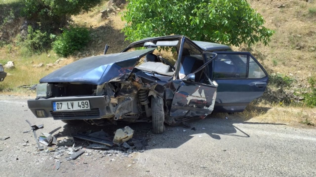 Kahramanmaraş'ta iki otomobil çarpıştı: 13 yaralı