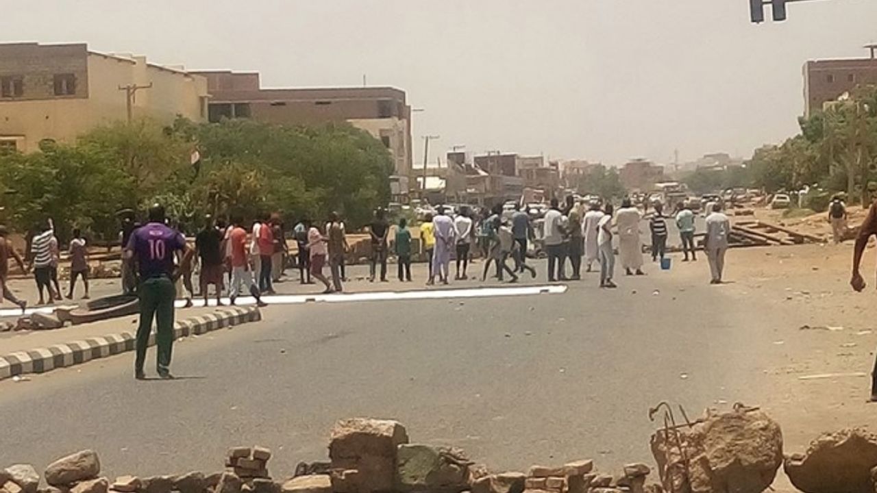Sudanlı muhalifler ölü sayısının 100'ü geçtiğini iddia etti