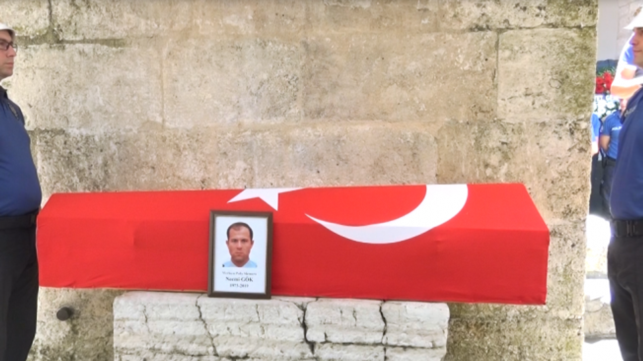 Trafik kazasında hayatını kaybeden polis memuru toprağa verildi