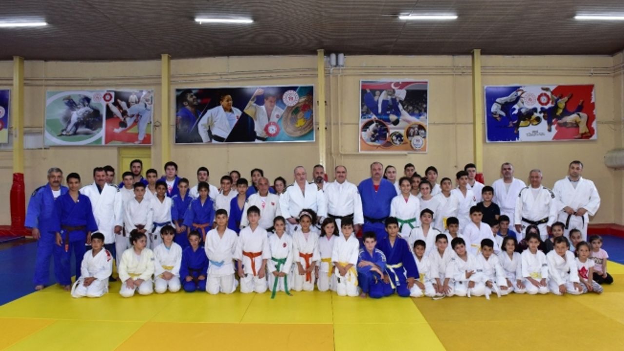 Valimiz Sayın Vahdettin Özkan Batıpark Spor Kompleksinde İncelemelerde Bulundu