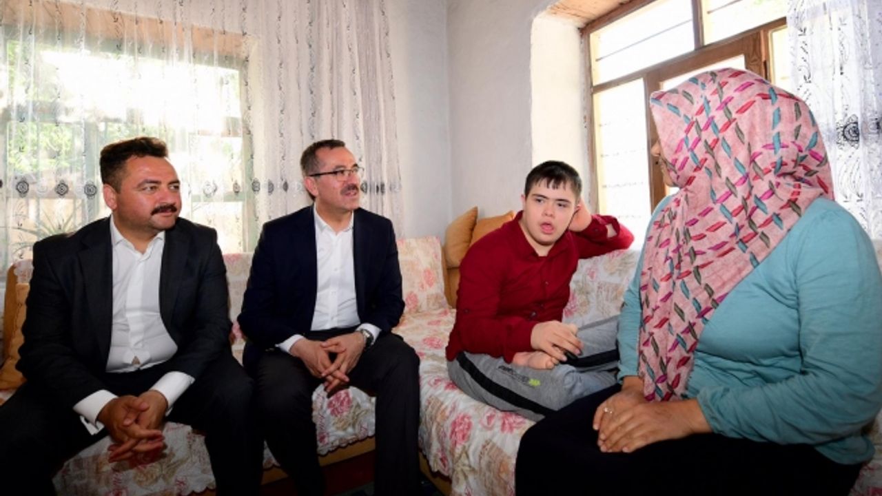 Büyükşehir’den İhtiyaç Sahiplerine Dört Adet Tekerlekli Sandalye