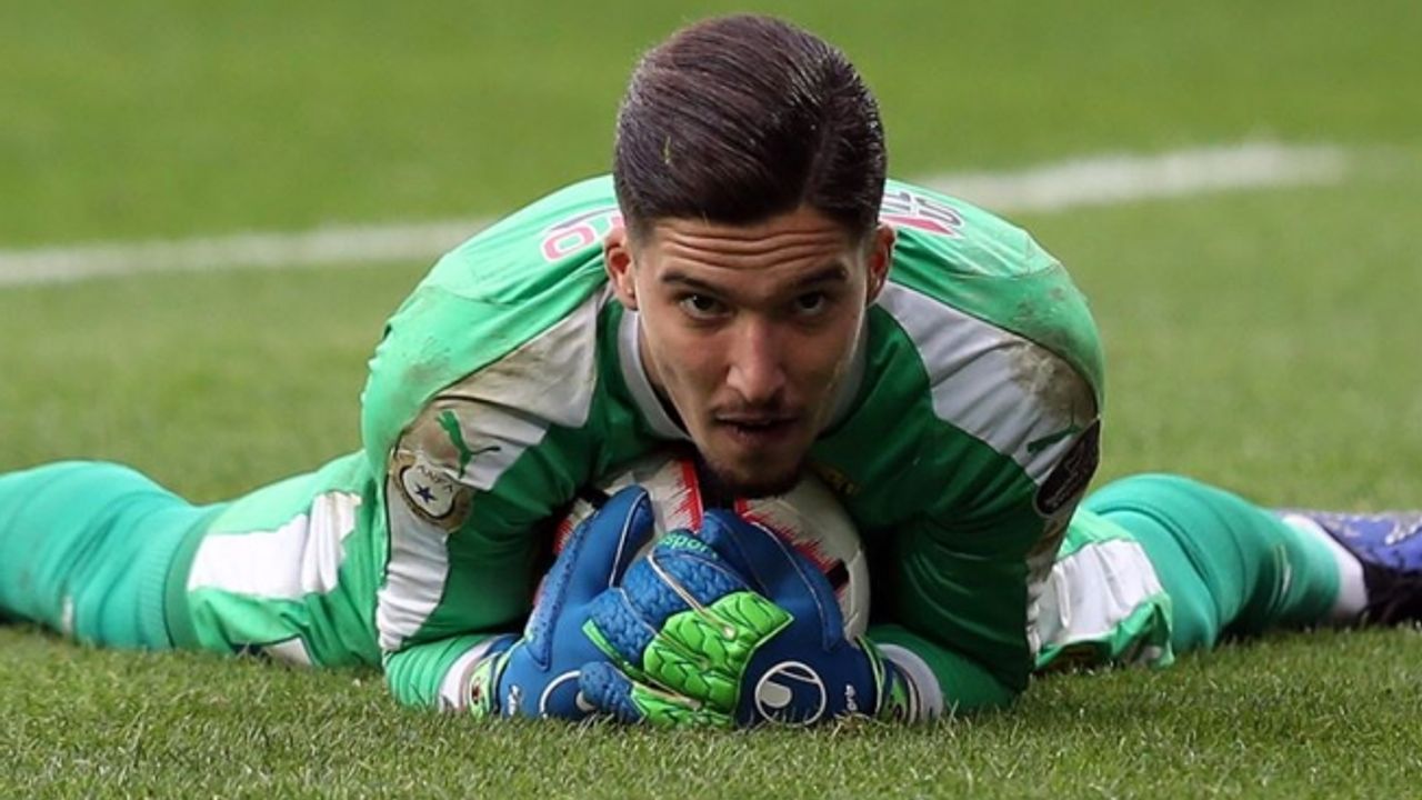 Fenerbahçe, Altay Bayındır'ı renklerine bağladı