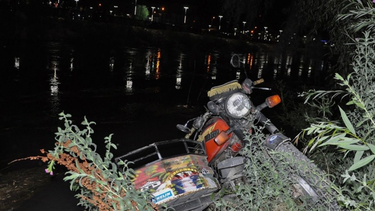 Nöbet Geçiren Motosiklet Sürücüsü Ceyhan Nehri’ne uçtu