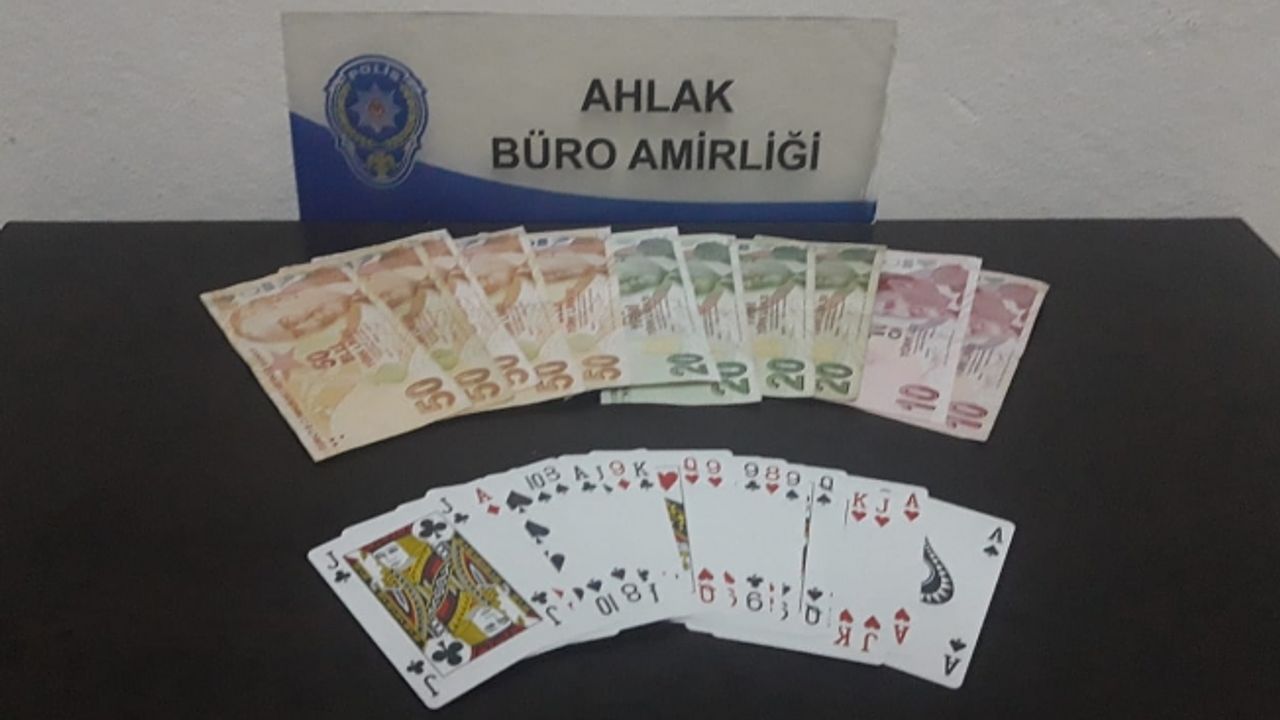 Kahramanmaraş'ta pokercilere polisten suçüstü! 3 kişi yakalandı