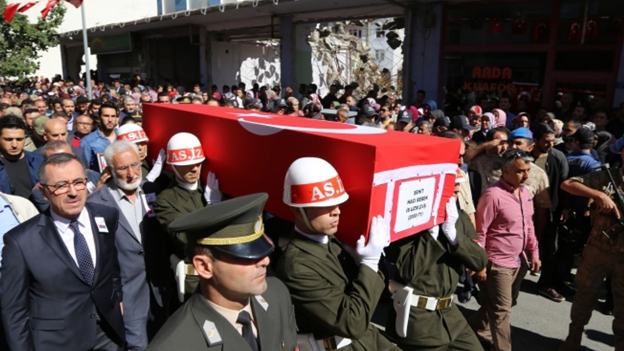 Şehit İstihkam Uzman Çavuş Hacı Bebek memleketi Göksun’da toprağa verildi.