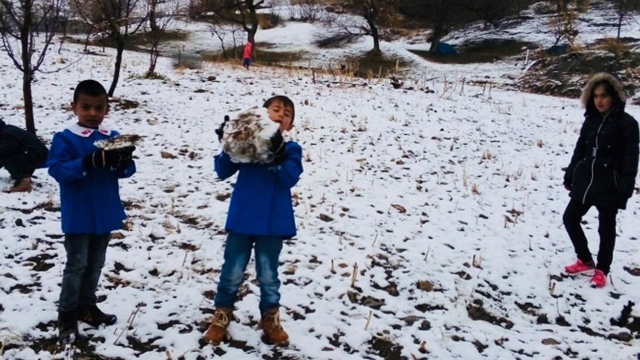 Kahramanmaraş'ta Mevsimin İlk Kar Yağışı Gerçekleşti