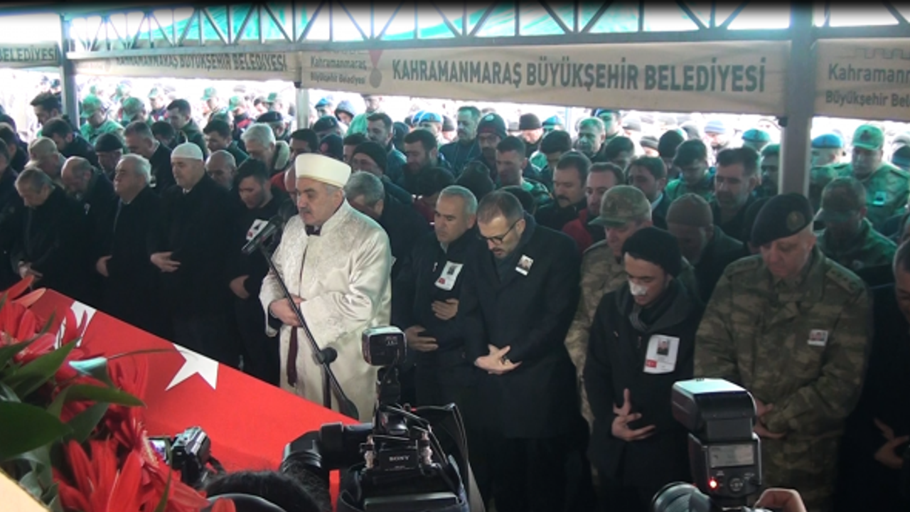 Ak Parti Genel Başkan Yardımcısı Mahir Ünal Şehit Cenaze Törenine katıldı