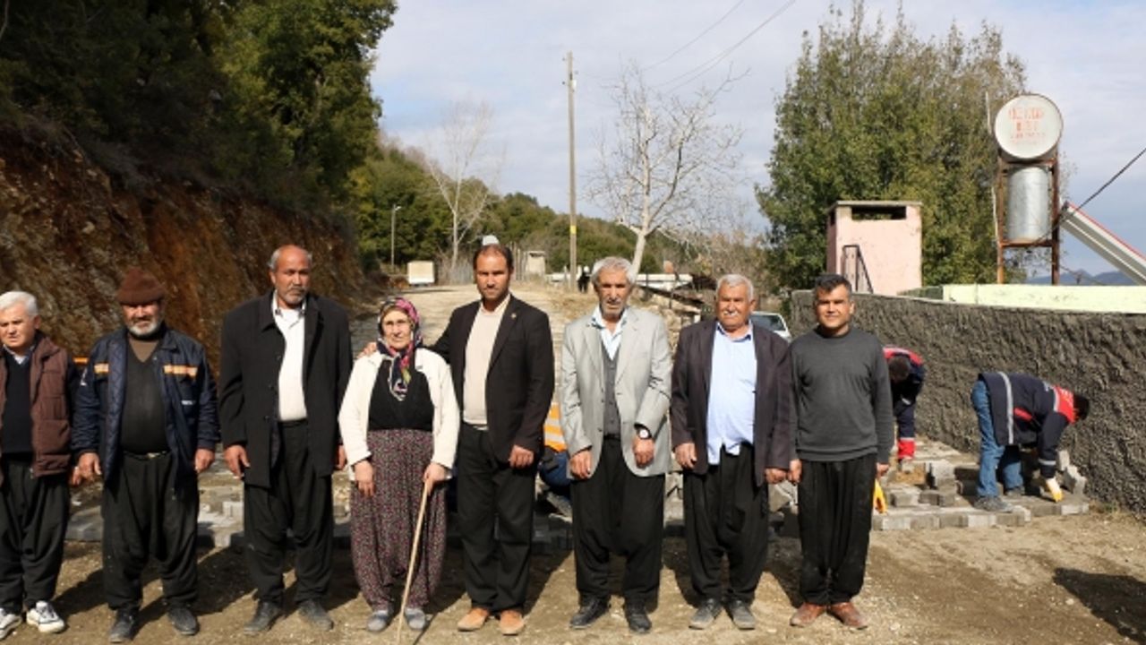 Kahramanmaraş Büyükşehir Belediyesi Efirağızlı Mahallesi’ne 8 Bin Metrekare Kilit Parke Yaptı!