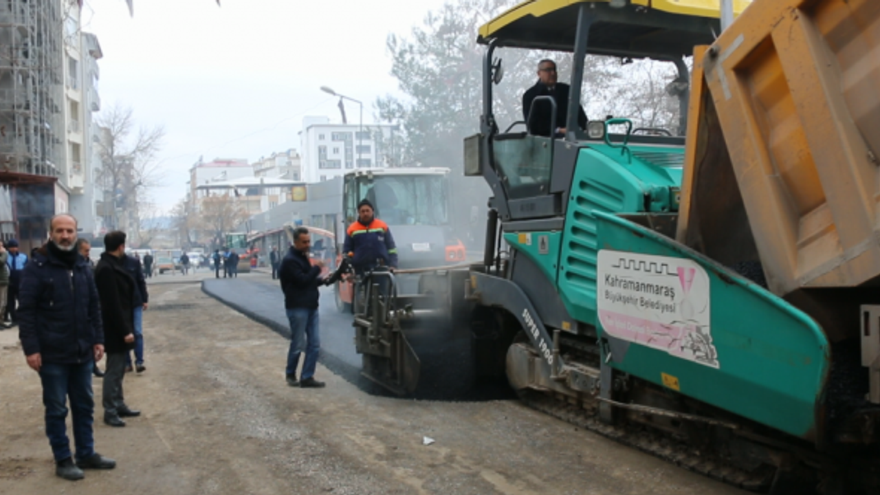Pazarcık’ta Sıcak Asfalt Çalışmaları Sürüyor