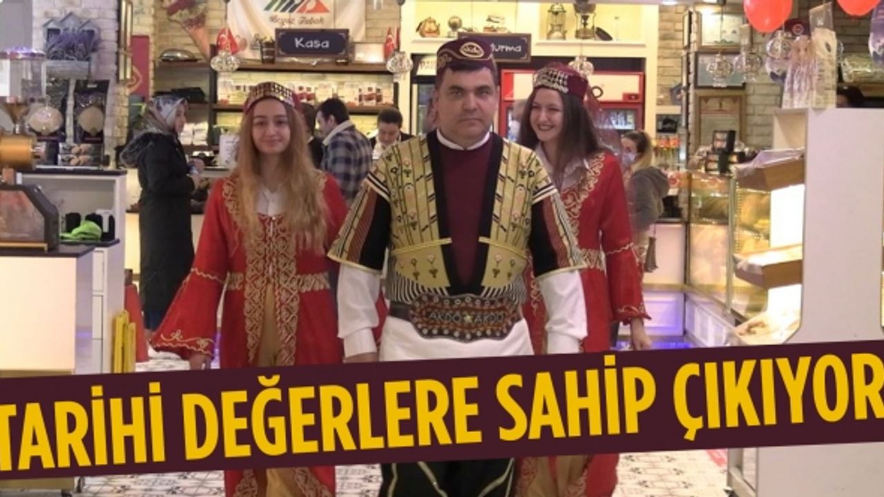 AKDO'ya gelen misafirler, çalışanlar tarafından yöresel kıyafetlerle karşılanıyor