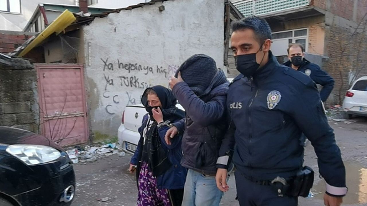 Bursa'da çaldıkları otomobille gezen sevgililer, polisten kaçamadı