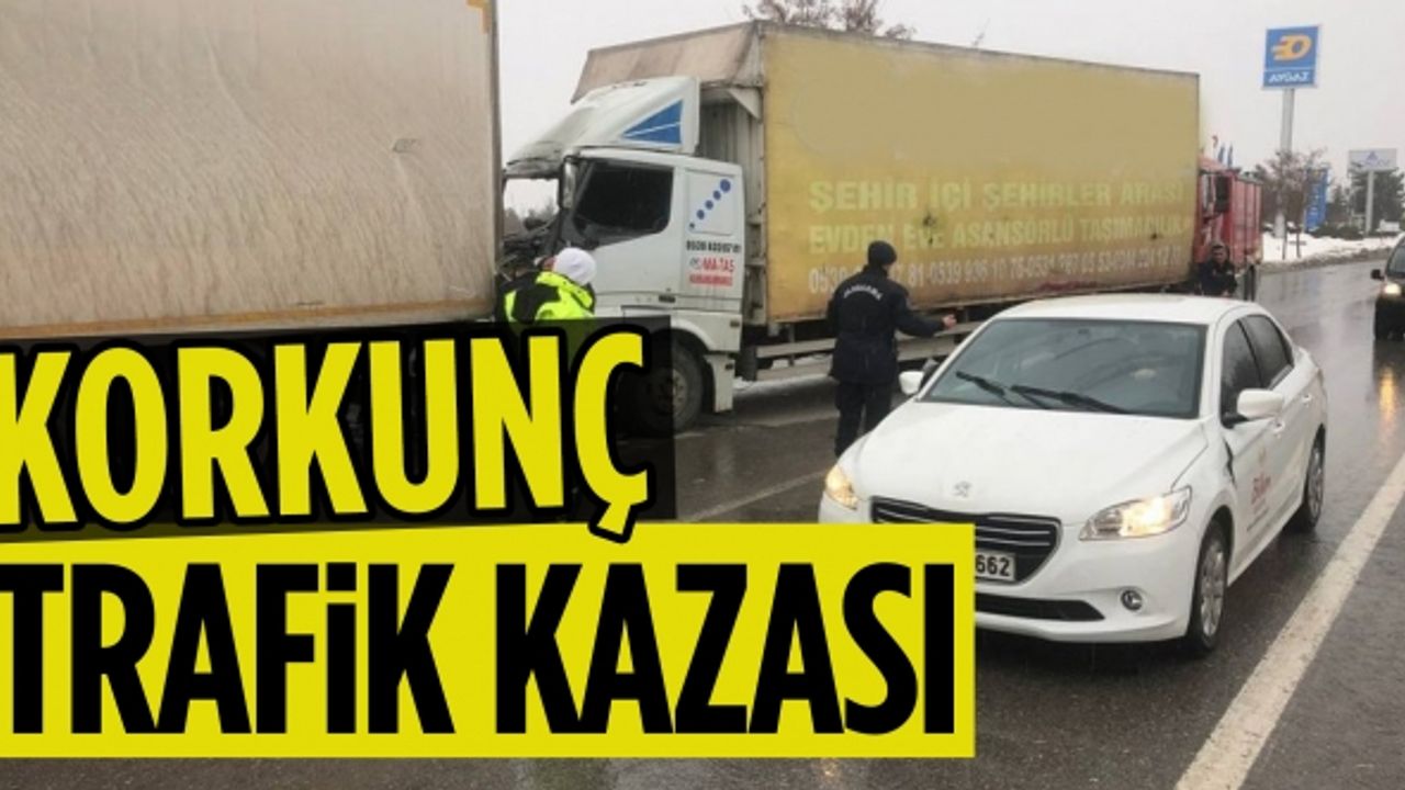 Feci kaza! Kamyonun tıra çarpması sonucu 4 kişi yaralandı