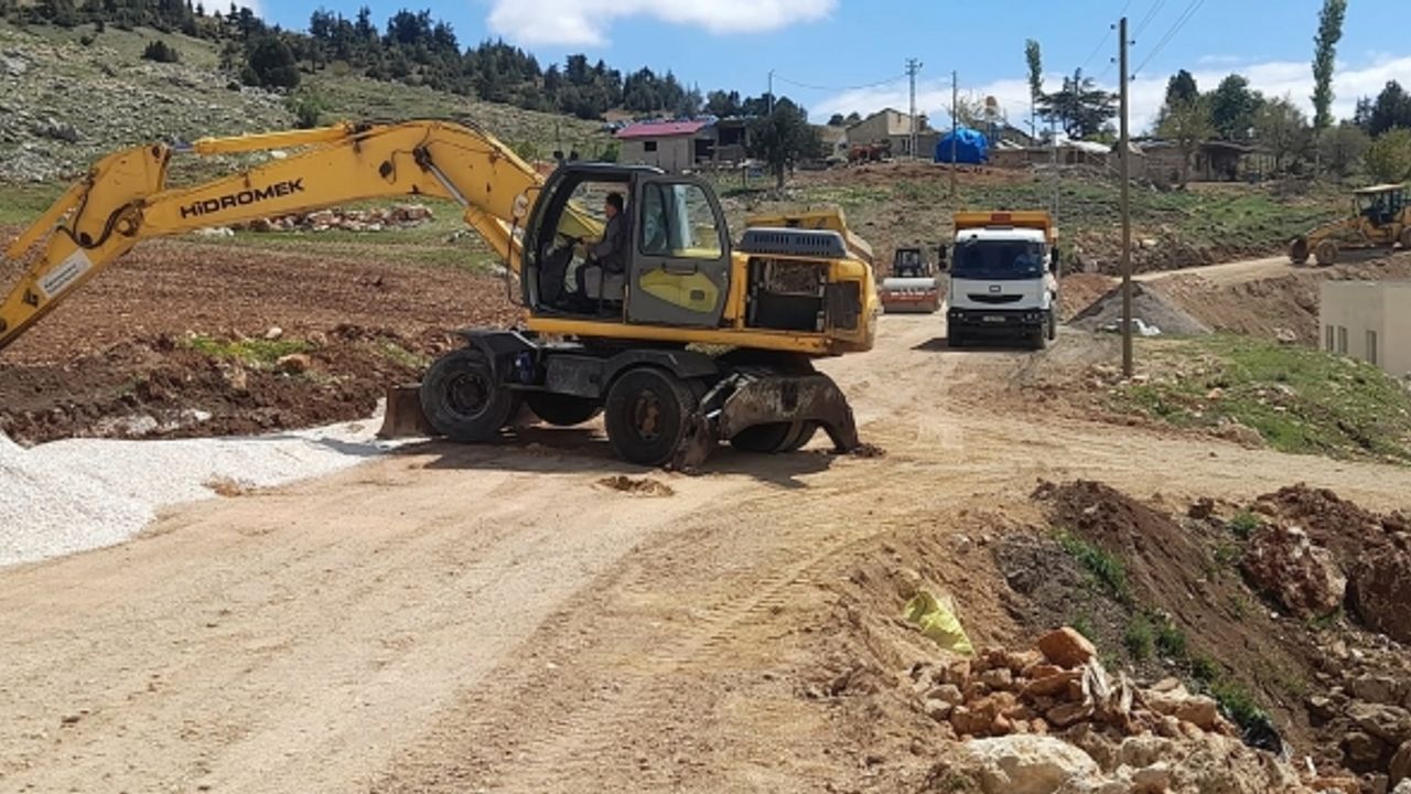 Kırsal Mahalle Yolları Büyükşehir’le Yenileniyor
