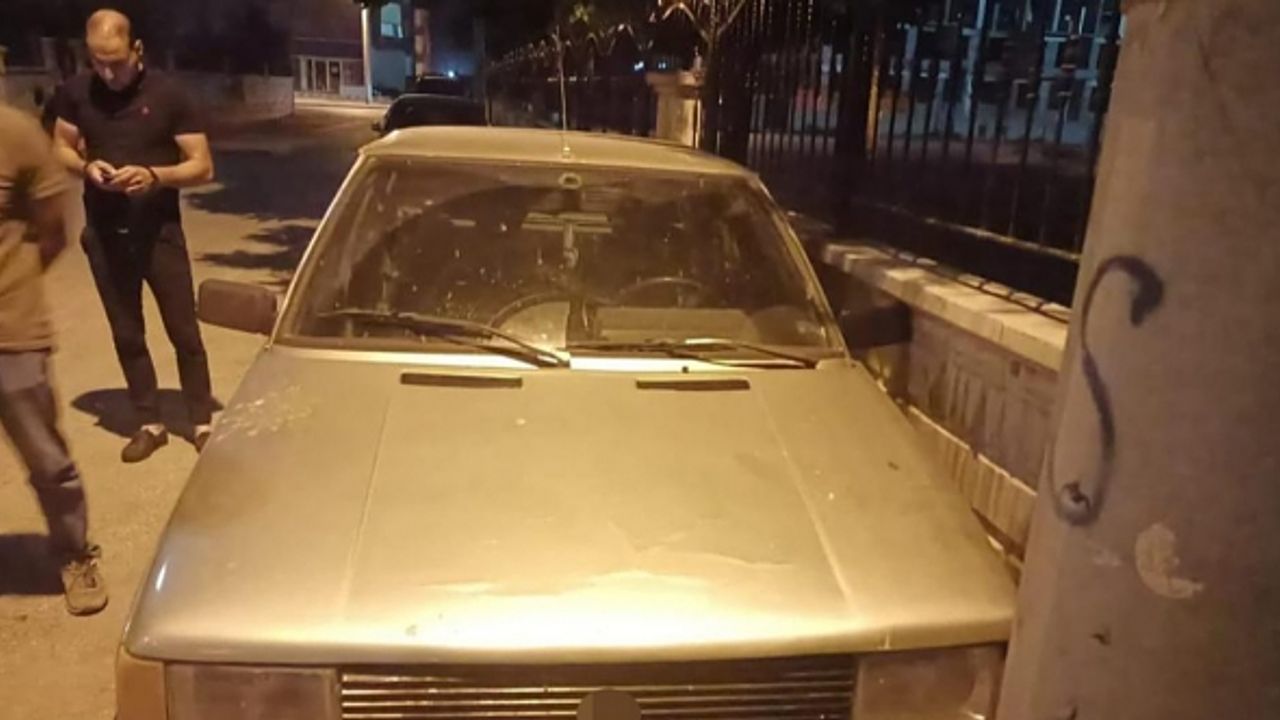 Araç hırsızları polisten kaçamadı