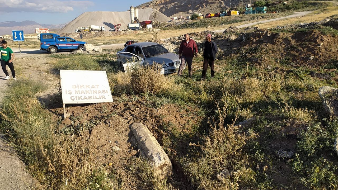 Kahramanmaraş’ta otomobil tarlaya uçtu: 2 yaralı 