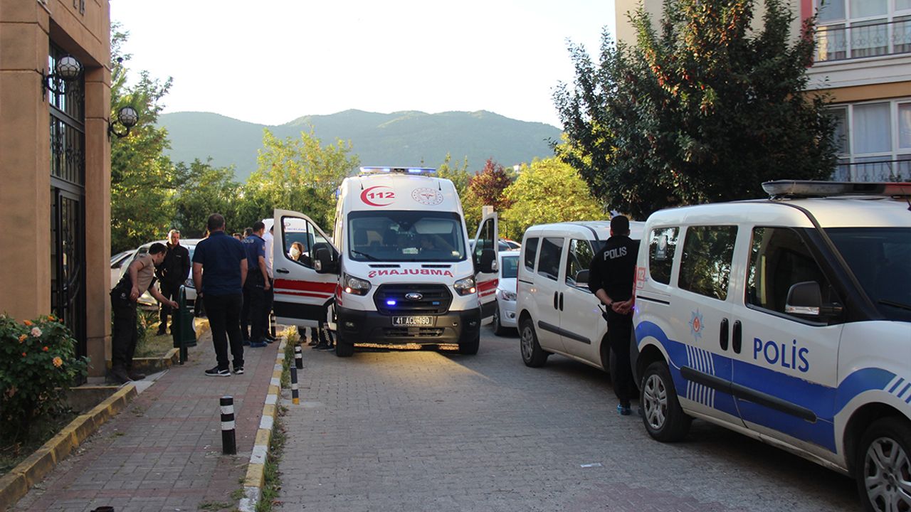 Kocaeli'de 17 yaşındaki genç evde tabancayla vurulmuş halde bulundu