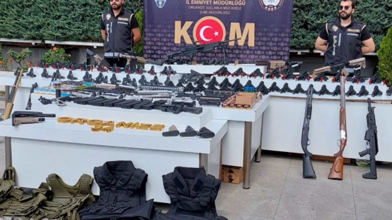 İstanbul'da suç örgütlerine silah temin eden kişilere operasyon