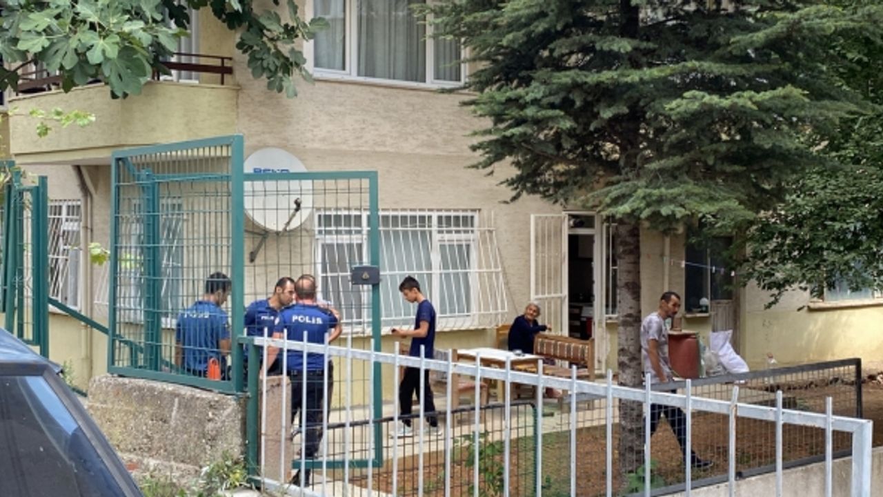 Tartıştığı yaşlı adamı kafasında bardak kırarak yaraladı