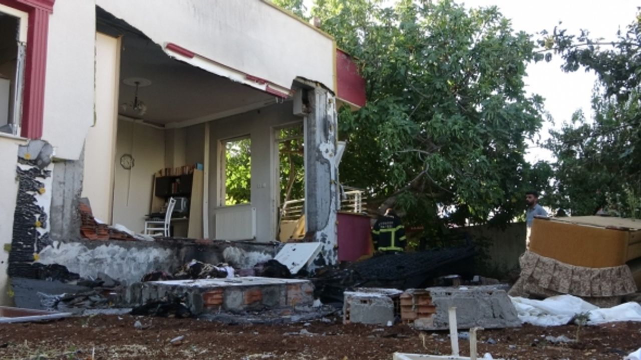 Tek katlı ikamet bomba gibi patladı: 1 yaralı