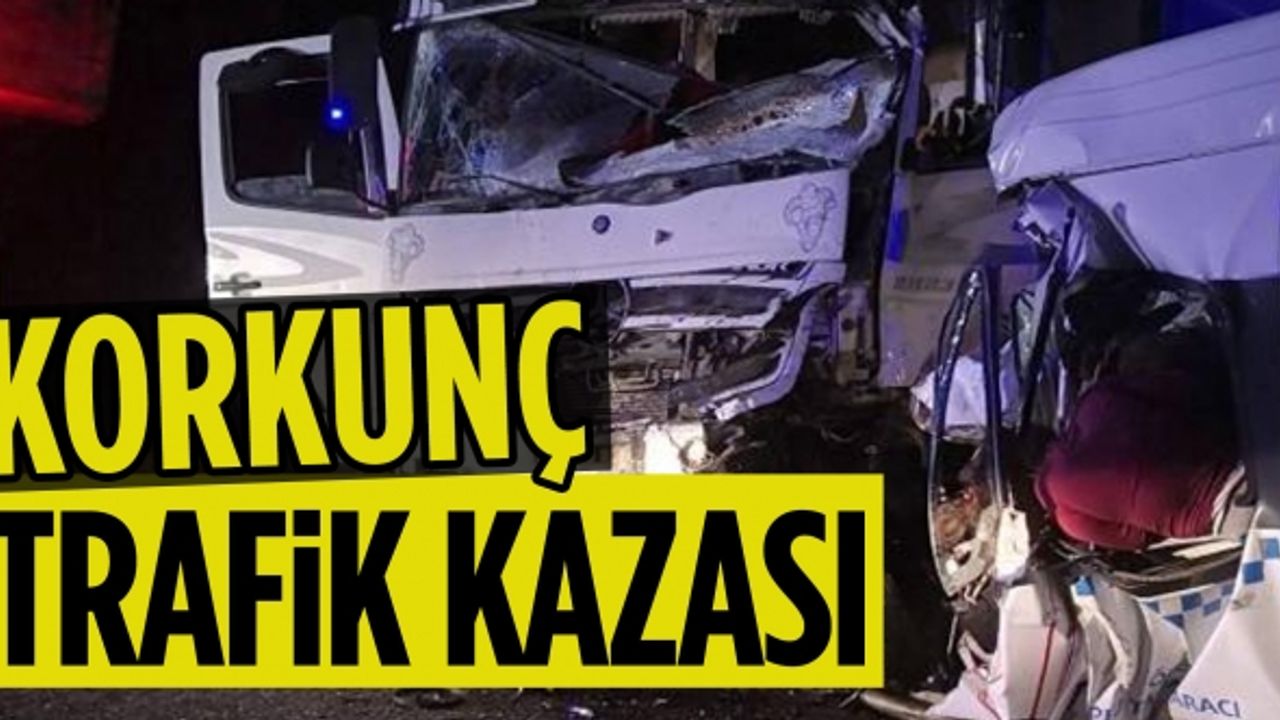 Sivas'ta kamyonla minibüs çarpıştı: 8 ölü, 9 yaralı