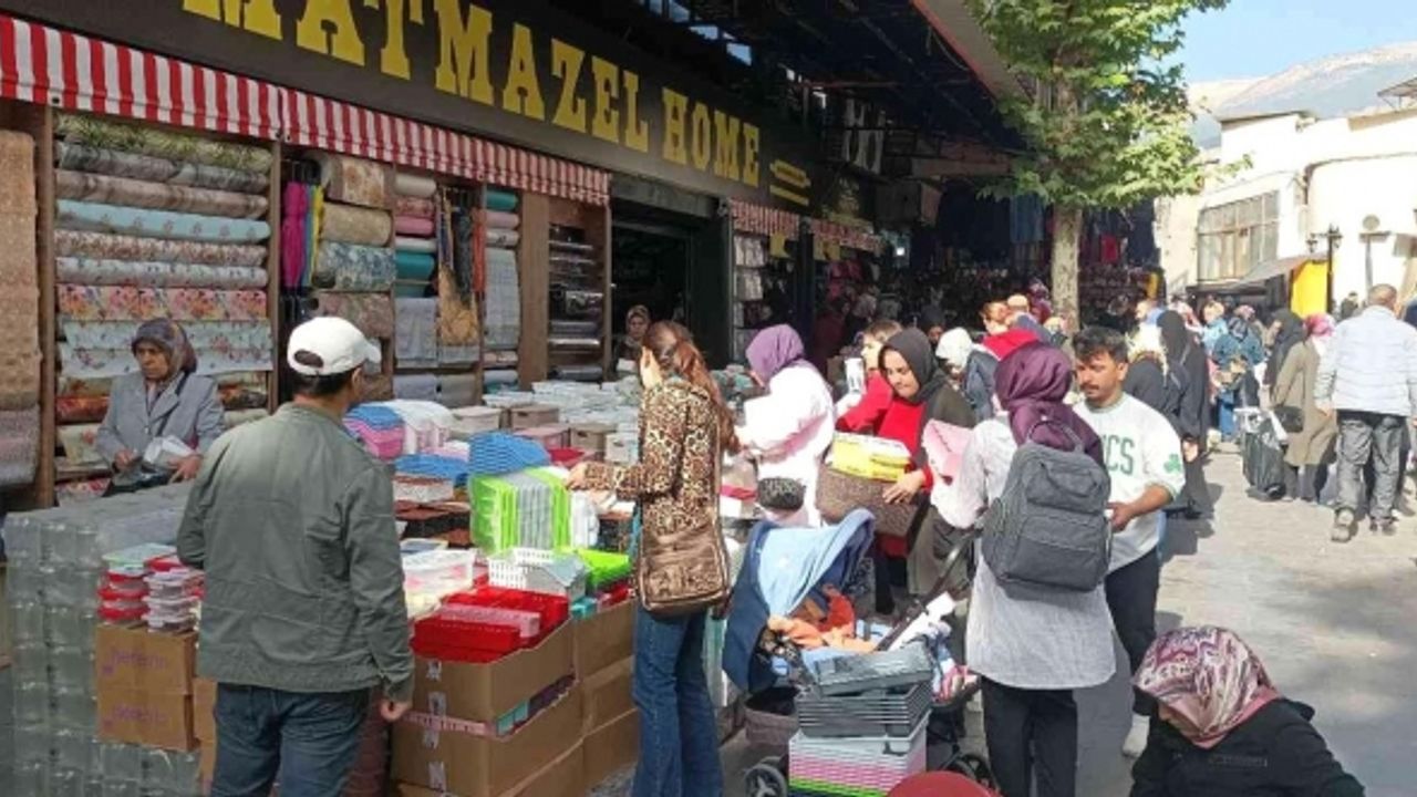 İndirimi duyan koştu, vatandaşlar birbiriyle yarıştı