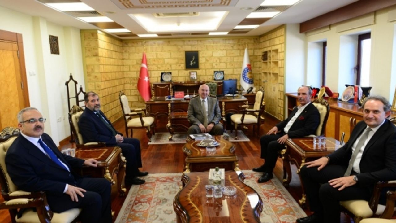 KMTSO Başkanı Şahin Balcıoğlu’ndan Rektör Yasım’a “Hayırlı Olsun” Ziyareti