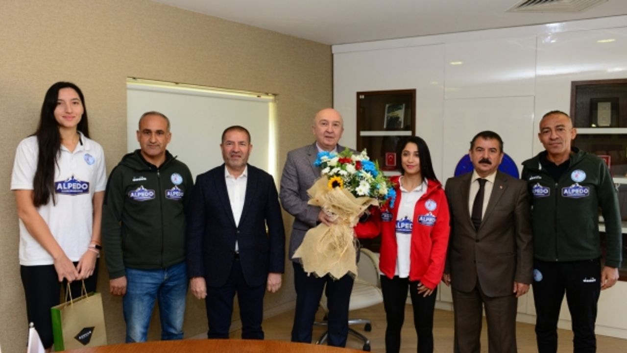 Sami Kervancıoğlu ve Alpedo Kahramanmaraş Voleybol Takımı Rektör Yasım’ı Ziyaret Etti