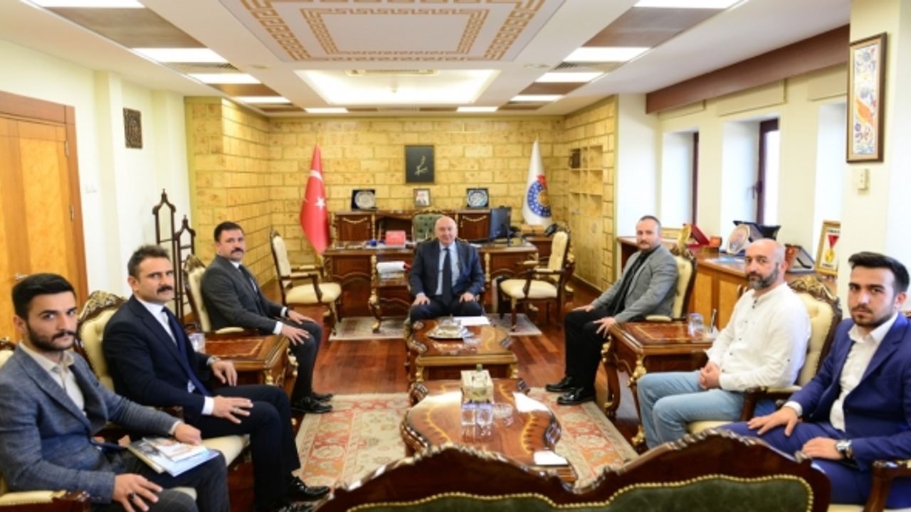 Ülkü Ocaklarından Rektör Yasım’a “Hayırlı Olsun” Ziyareti