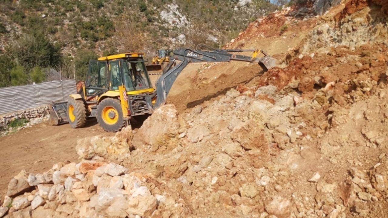 Andırın’da Kırsal Mahalle Yolları Büyükşehir’le Yenilendi