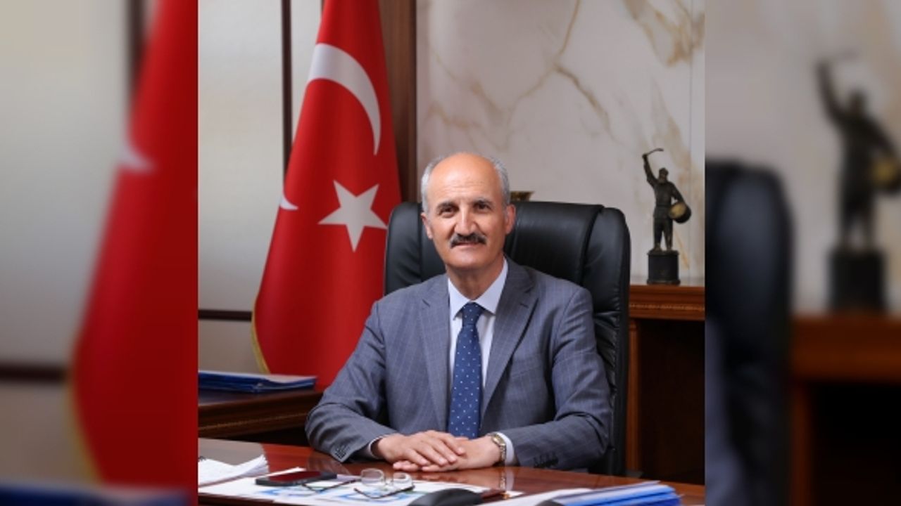 Dulkadiroğlu Belediye Başkanı Necati Okay, Maraş Milli Mücadelesinde yaşanan Bayrak Olayı ile ilgili yazılı bir açıklama yaptı!