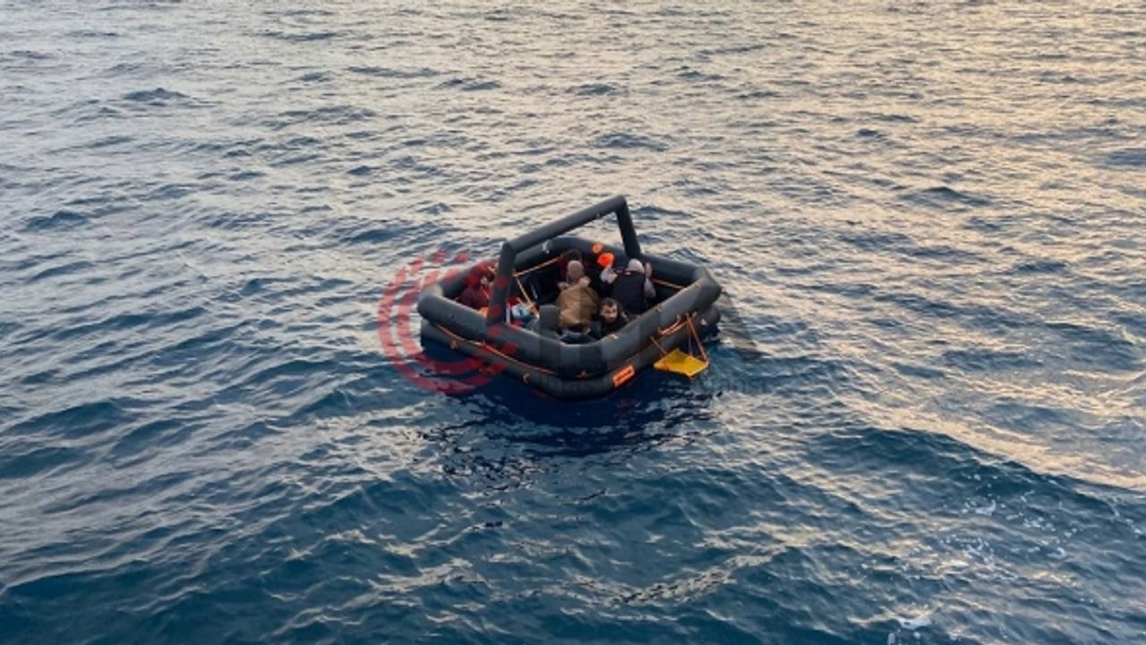 İzmir açıklarında 41 göçmen yakalandı, 9 göçmen kurtarıldı
