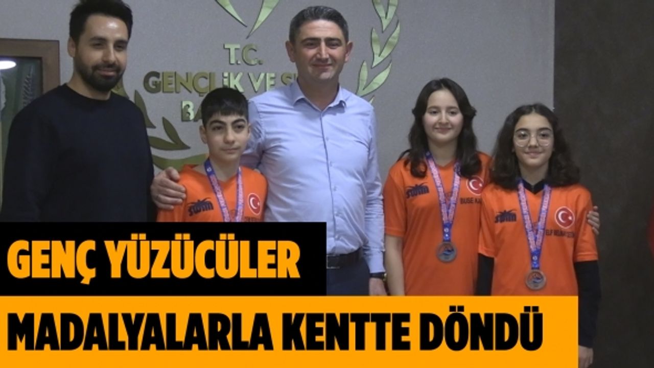 Kahramanmaraş'lı genç yüzücüler madalyalarla kentte döndü
