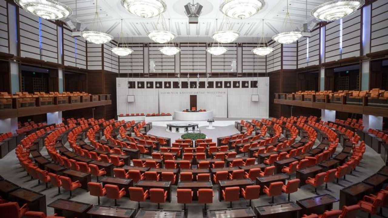 Parlamentonun yüzde 63,49'u yenilendi