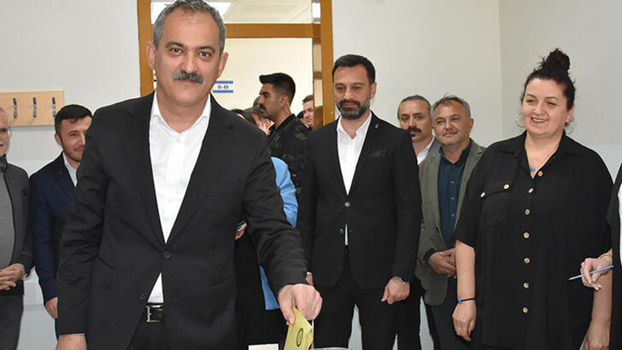 MEB Bakanı Mahmut Özer'in sandığından Erdoğan çıktı