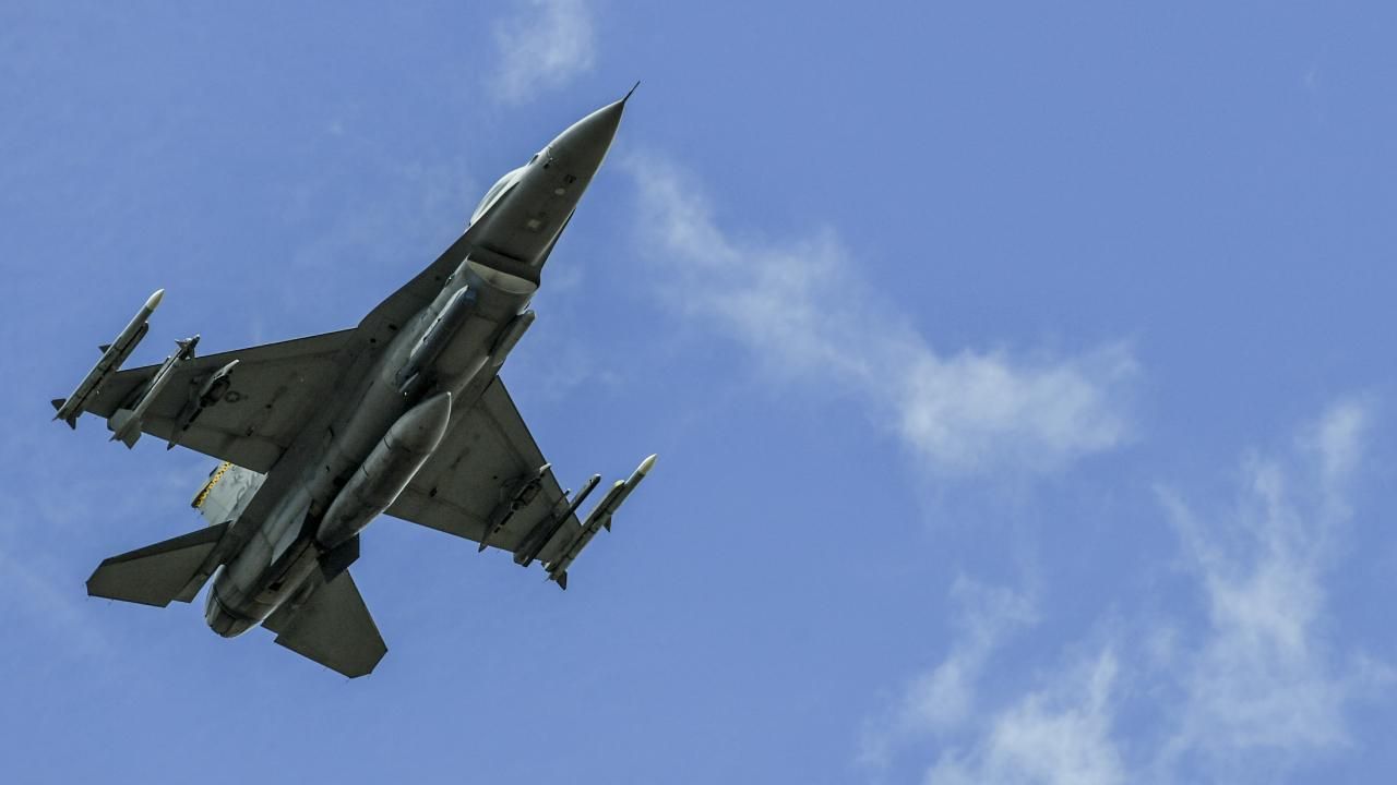 ABD'nin F-16 savaş uçağı düştü