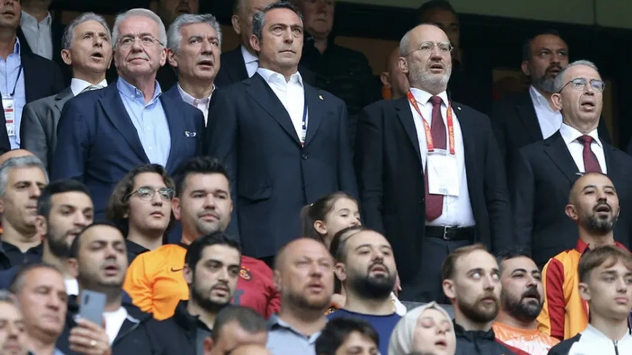 Derbi mağlubiyetinin ardından Fenerbahçe taraftarı, Ali Koç'u istifaya davet etti