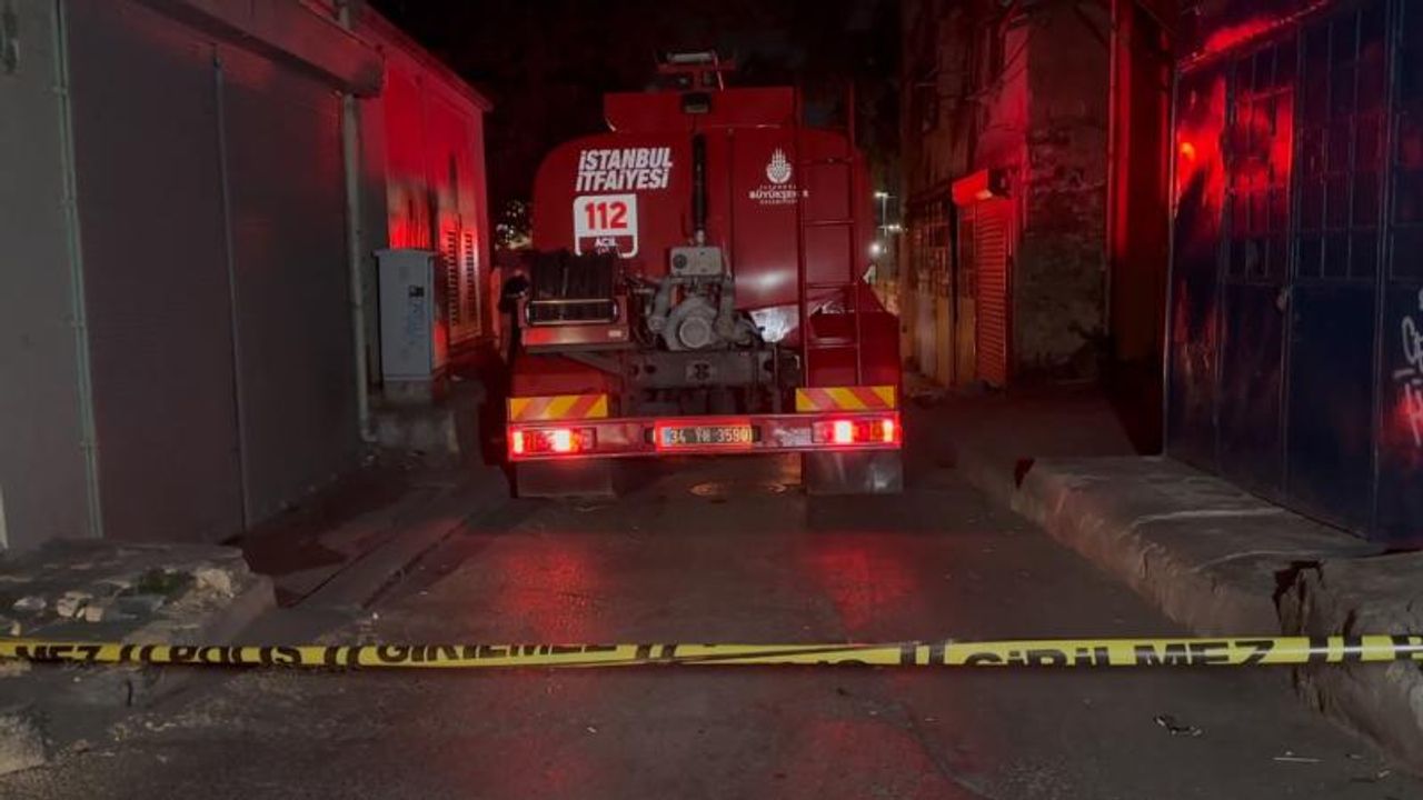 Karaköy'deki tarihi handa çıkan yangın söndürüldü