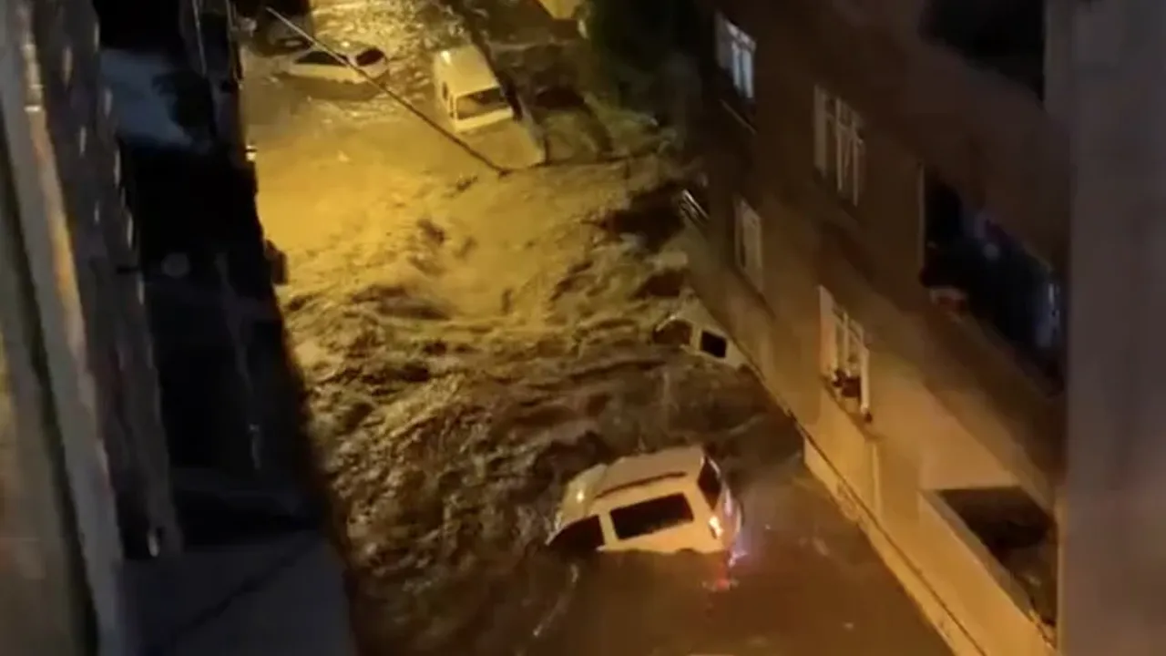 İstanbul Başakşehir'de sağanak sonrası durumun ciddiyetini gösteren görüntüler