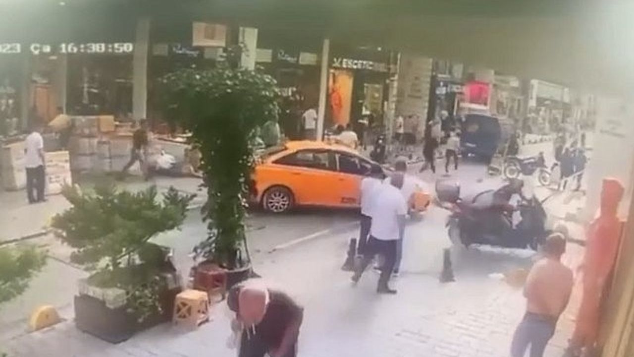 Yol verme kavgası! Taksi şoförünü bacağından vurdular