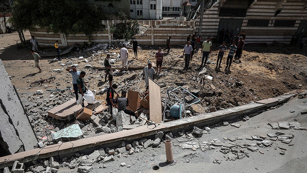 İsrail Gazze'de yine bir okulu bombaladı