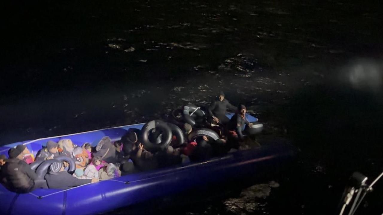 İzmir açıklarında 11 düzensiz göçmen kurtarıldı