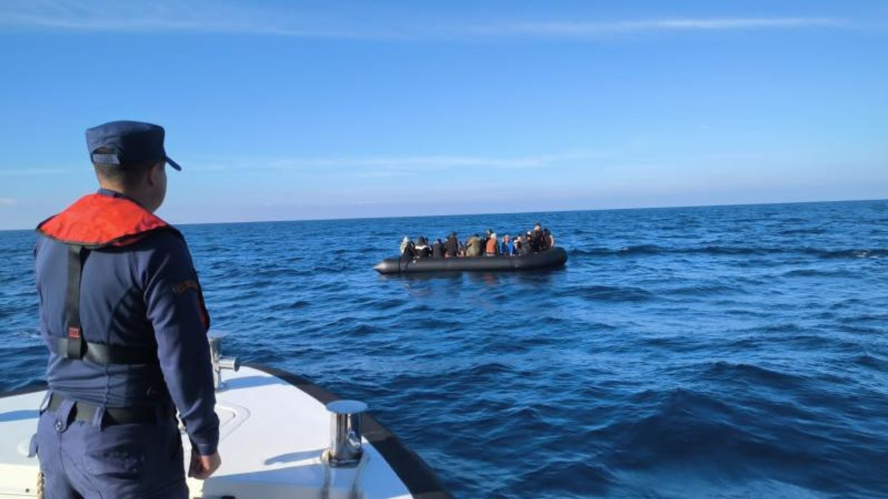 Çanakkale açıklarında 34 düzensiz göçmen kurtarıldı