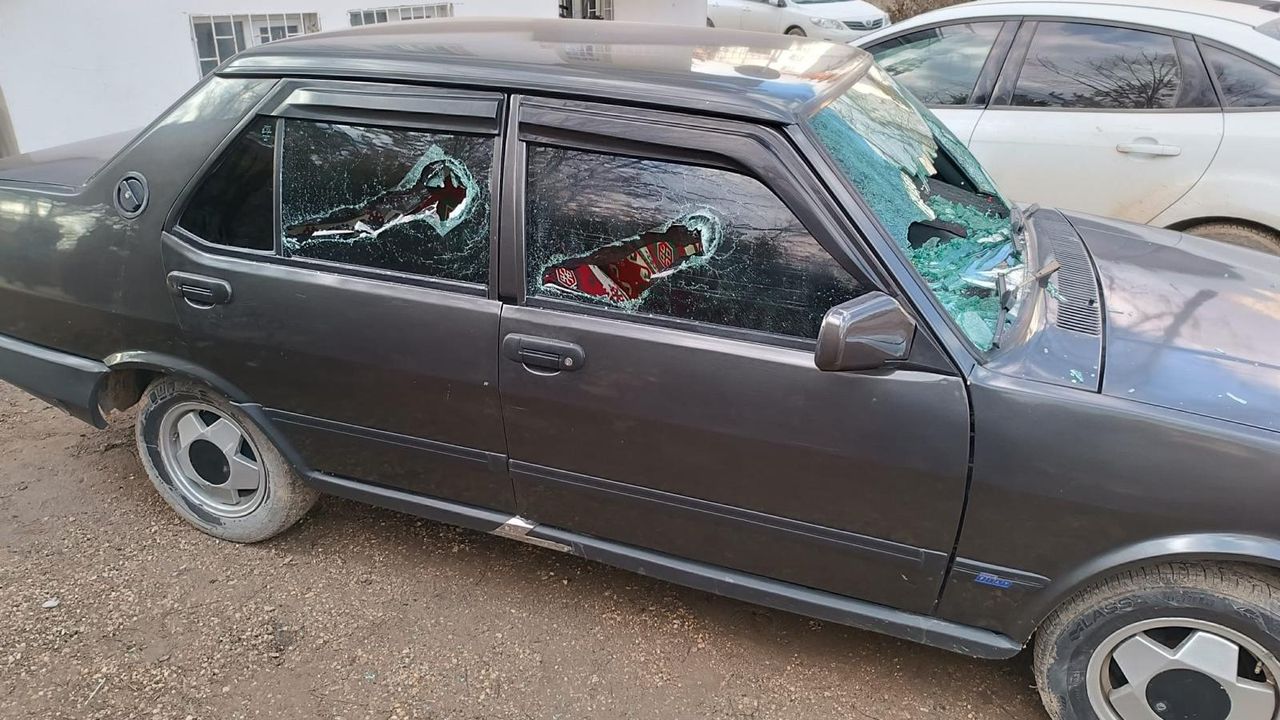 Elbistan’da park halindeki otomobile saldırı 