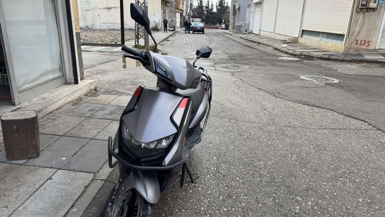 Kilis'te otomobille motosikletin çarpıştığı kazada 2 kişi yaralandı