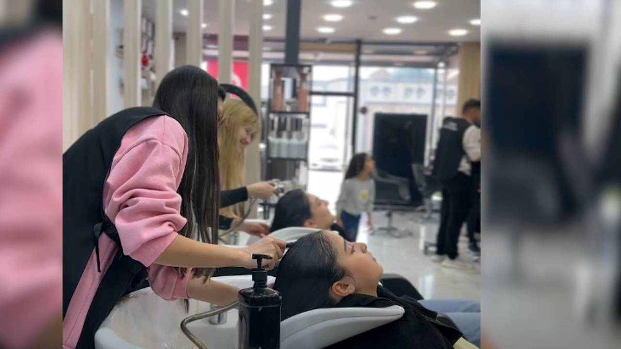 Yetim kız çocuklarına bayram öncesi saç bakımı