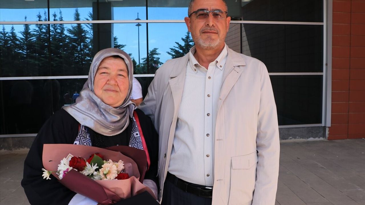 Kilis'te 53 yaşındaki ev hanımı üniversiteden mezun oldu